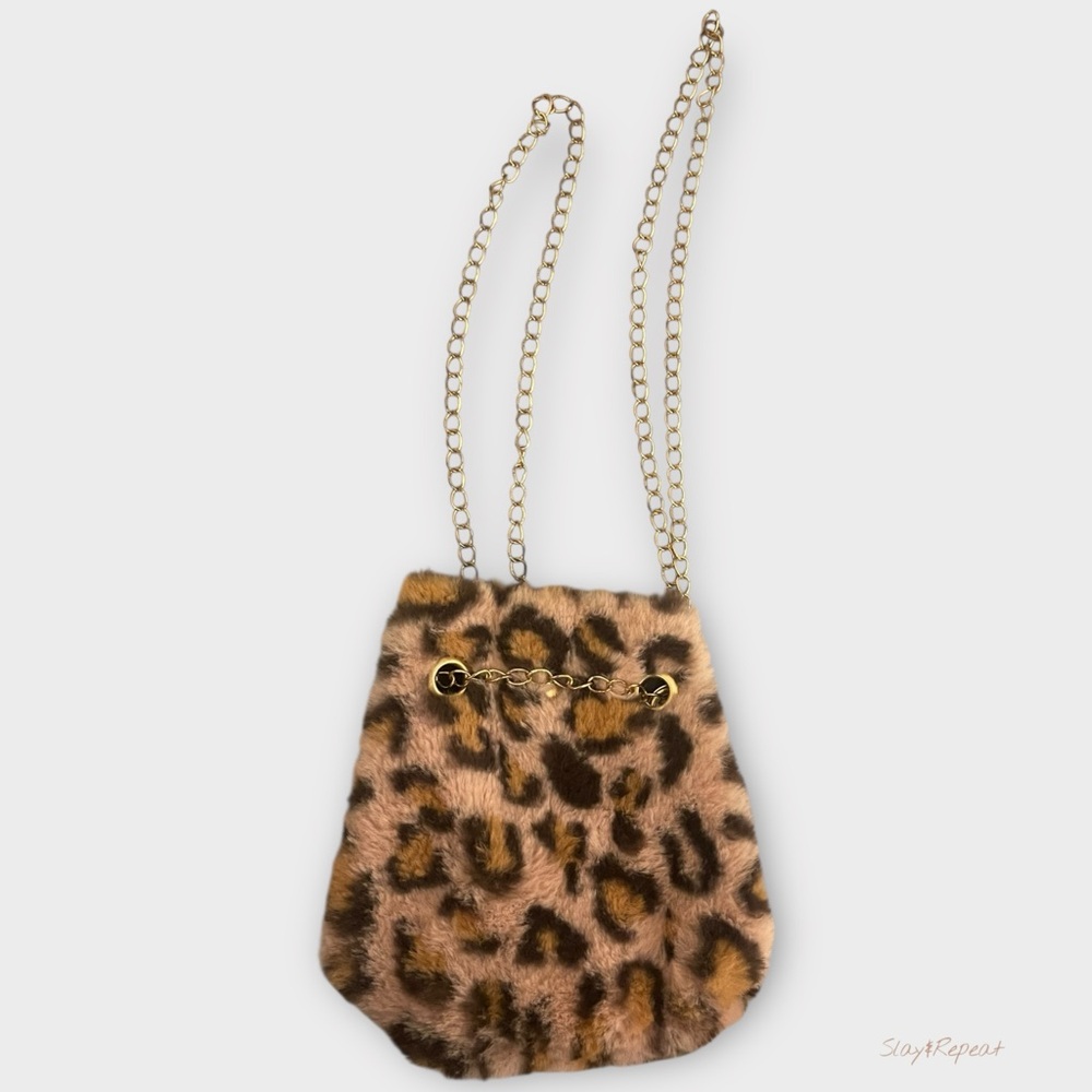 Trendy Leopard Faux Fur Shoulder Bag w/ Gold Chain Strap – Chic Winter Purse - Picture 3 of 12
